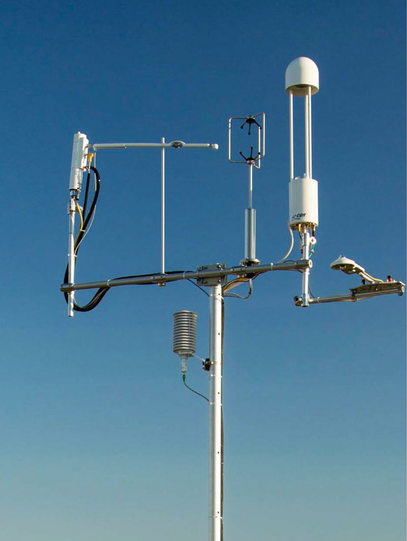 Estación de Eddy Covariance LI-COR instalada en campo para medición de flujos de GEI