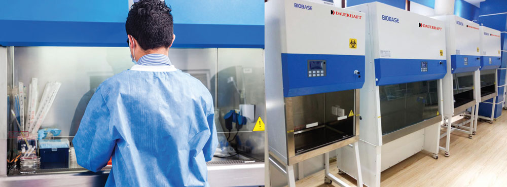 Técnico realizando ensayo de certificación en cabina de bioseguridad según NSF 49