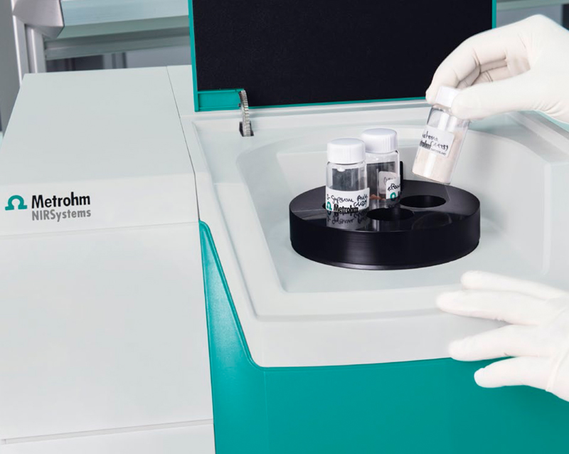 Adquisición de espectros NIRS: muestras en viales, cubetas y Slurry Cup para polvos, líquidos y cremas