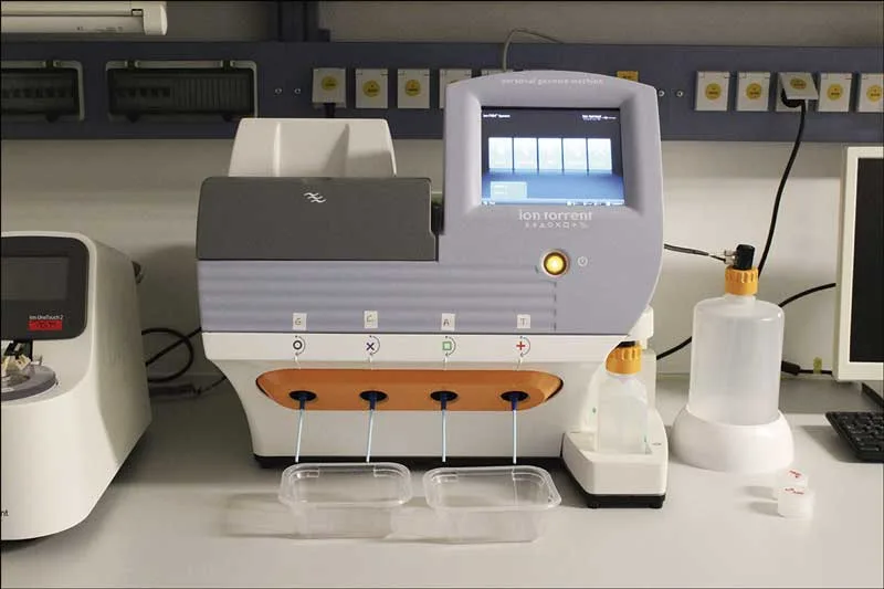 Figura 4 - Ion Torrent Personal Genome Machine secuenciador Ion PGM del laboratorio de Systasy Bioscience GmbH Munich