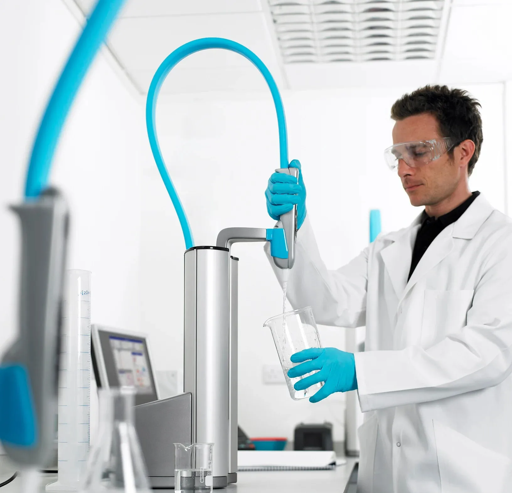 Agua ultrapura utilizada en fabricación de semiconductores paneles LCD y análisis farmacéutico