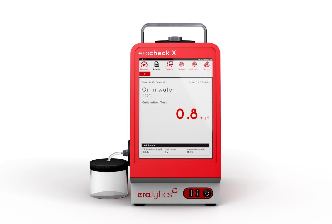 ERACHECK X eralytics: procedimiento de medición aceite en agua con resultado en pantalla táctil