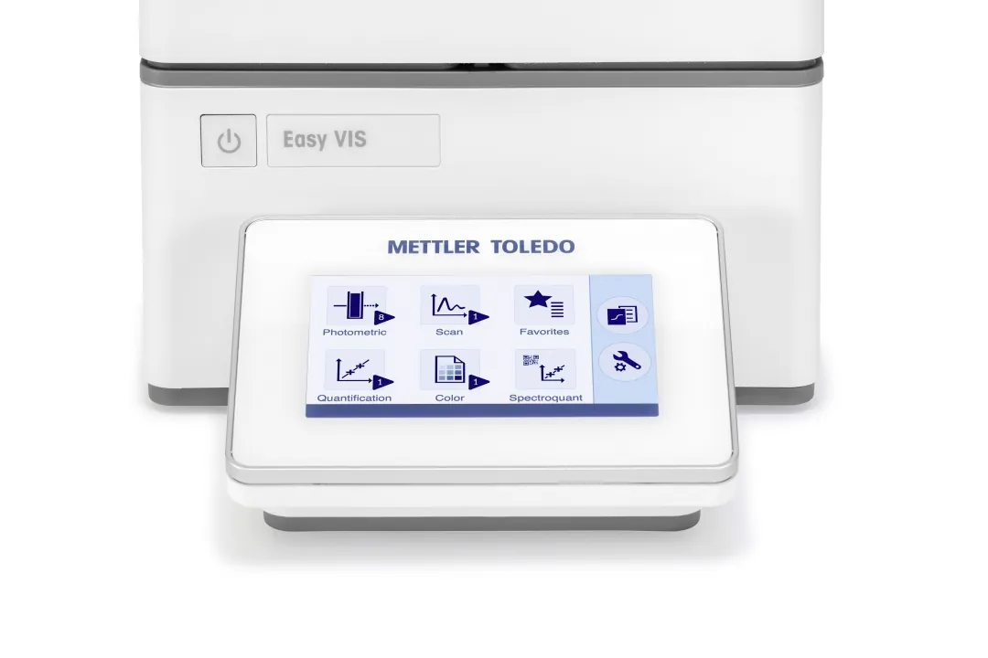 Pantalla táctil de 4,3" del espectrofotómetro EasyPlus™ con el menú principal (Photometric, Scan, Color, Spectroquant)