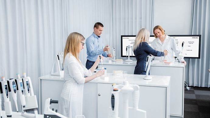 Formación en Academia de Pipeteo Sartorius Biohit sobre ergonomía y técnicas de pipeteo