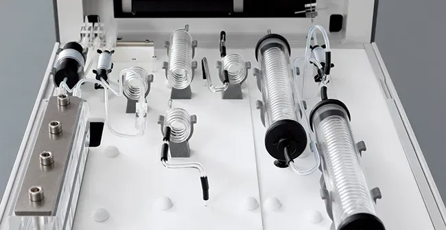 Configuración de módulos químicos en la unidad de química de la serie SAN++® para procesos complejos.