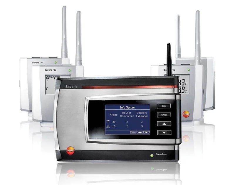 Pantalla del software testo Saveris mostrando registro continuo de temperatura y humedad en almacén farmacéutico